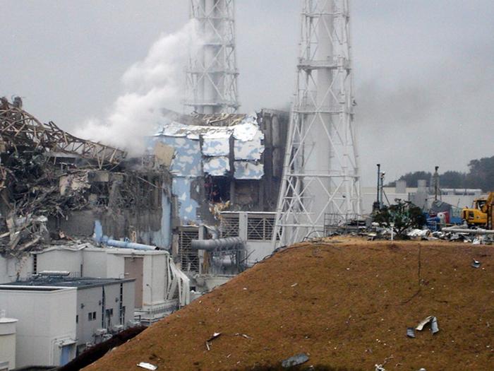 epa02636333 A handout image made available 16 March 2011 by Japanese Fukushima nuclear plant operator Tokyo Electric Power Co (TEPCO), showing the destruction and white smoke from reactor block 3 (L) and remains of reactor block number 4 (R), after both blocks suffered heavy damage following explosions. White smoke was seen rising from reactor number 3 at the plant in Fukushima that is home to six reactors after a fire broke out for a second day at reactor number 4. About 50 workers remained at the plant to try to cool down the reactors. Radioactive emissions at the plant reached record levels overnight. The inner shell of a quake- and tsunami-damaged nuclear reactor in Japan might be damaged and radiation was so high there that employees were ordered out of the complex, the governments top spokesman Chief Cabinet Secretary Yukio Edano said.  EPA/TEPCO/HANDOUT  EDITORIAL USE ONLY/NO SALES